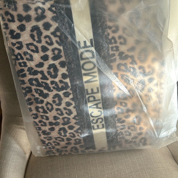 NEW Escape Mode Leopard Print Canvas Tote Bag - Picture 10 of 10